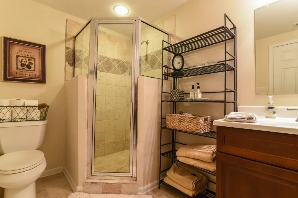 130 Old College Way, Sandy Springs, Georgia 30328, 5 Bedrooms Bedrooms, ,3 BathroomsBathrooms,Residential,Sold,130 Old College Way,5811085