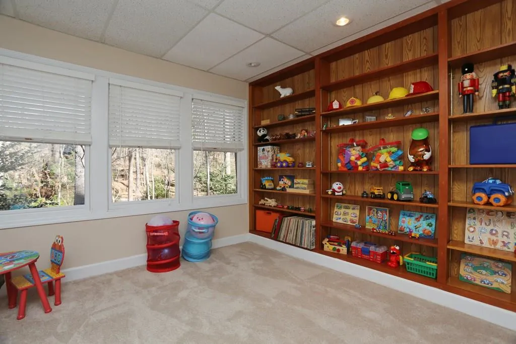 170 Wing Mill Road, Sandy Springs, Georgia 30350, 5 Bedrooms Bedrooms, ,4 BathroomsBathrooms,Residential,Sold,170 Wing Mill Road,5641916