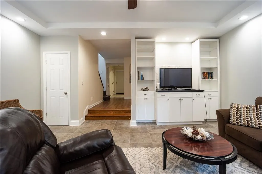5430 Chemin De Vie, Sandy Springs, Georgia 30342, 2 Bedrooms Bedrooms, ,2 BathroomsBathrooms,Residential,Sold,5430 Chemin De Vie,6836145