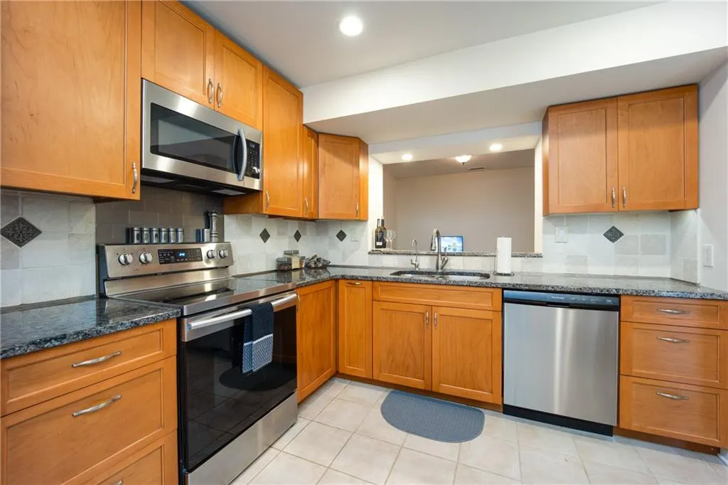 5430 Chemin De Vie, Sandy Springs, Georgia 30342, 2 Bedrooms Bedrooms, ,2 BathroomsBathrooms,Residential,Sold,5430 Chemin De Vie,6836145