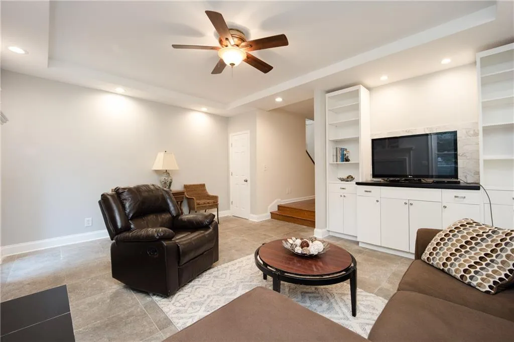 5430 Chemin De Vie, Sandy Springs, Georgia 30342, 2 Bedrooms Bedrooms, ,2 BathroomsBathrooms,Residential,Sold,5430 Chemin De Vie,6836145