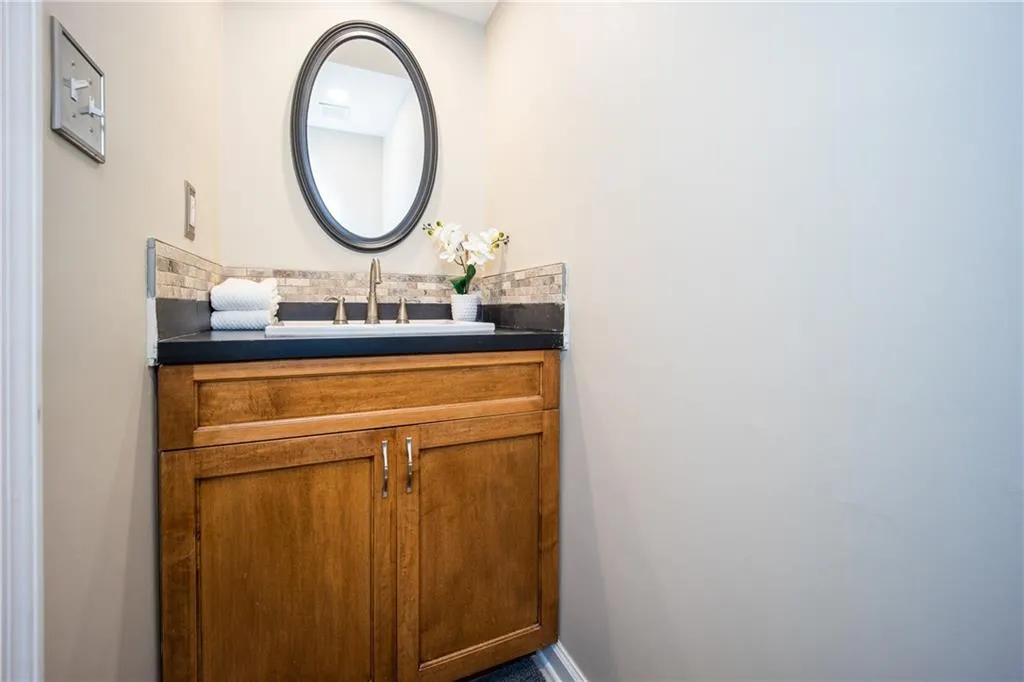 5430 Chemin De Vie, Sandy Springs, Georgia 30342, 2 Bedrooms Bedrooms, ,2 BathroomsBathrooms,Residential,Sold,5430 Chemin De Vie,6836145