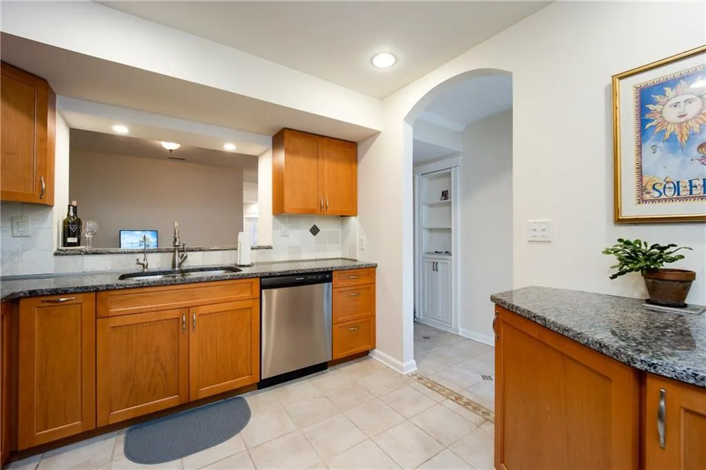 5430 Chemin De Vie, Sandy Springs, Georgia 30342, 2 Bedrooms Bedrooms, ,2 BathroomsBathrooms,Residential,Sold,5430 Chemin De Vie,6836145