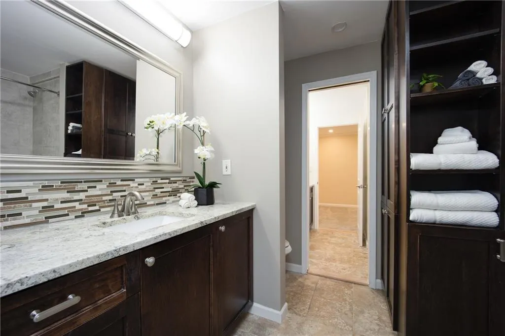 5430 Chemin De Vie, Sandy Springs, Georgia 30342, 2 Bedrooms Bedrooms, ,2 BathroomsBathrooms,Residential,Sold,5430 Chemin De Vie,6836145