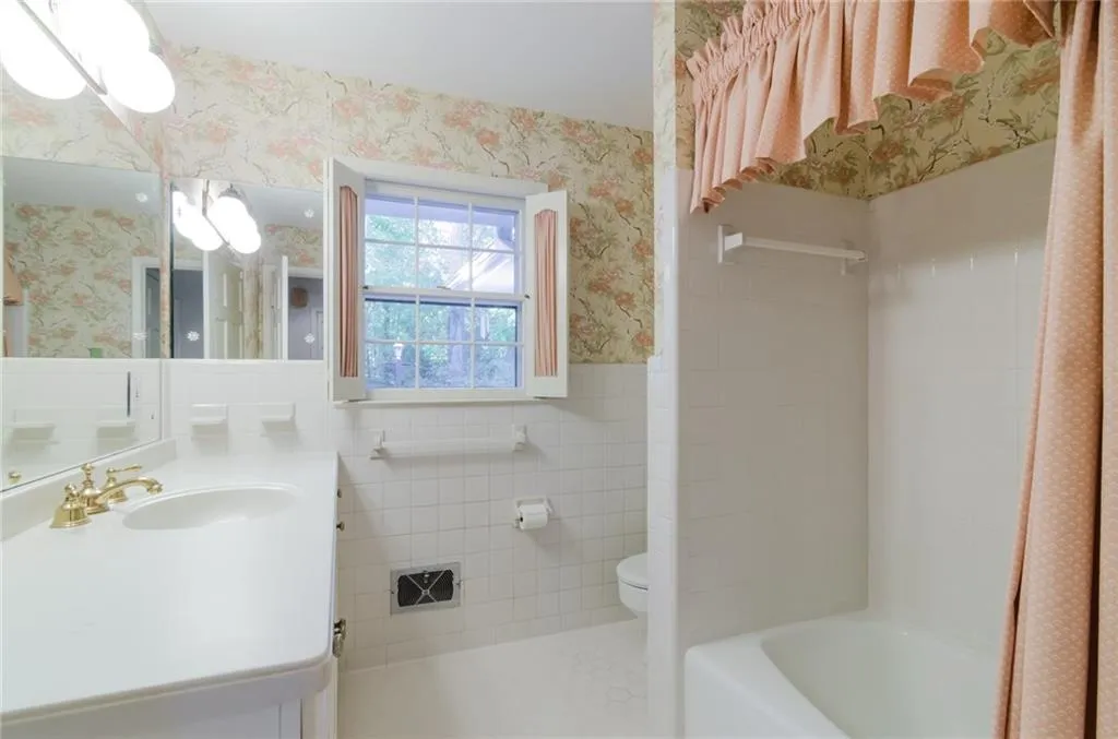 231 Hillswick Court, Sandy Springs, Georgia 30328, 3 Bedrooms Bedrooms, ,3 BathroomsBathrooms,Residential,Sold,231 Hillswick Court,5768724