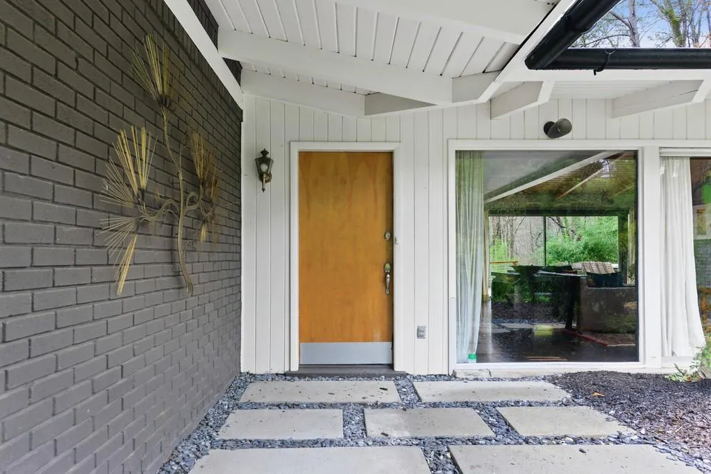 4790 Harris Trail, Sandy Springs, Georgia 30327, 3 Bedrooms Bedrooms, ,3 BathroomsBathrooms,Residential,Sold,4790 Harris Trail,6683699