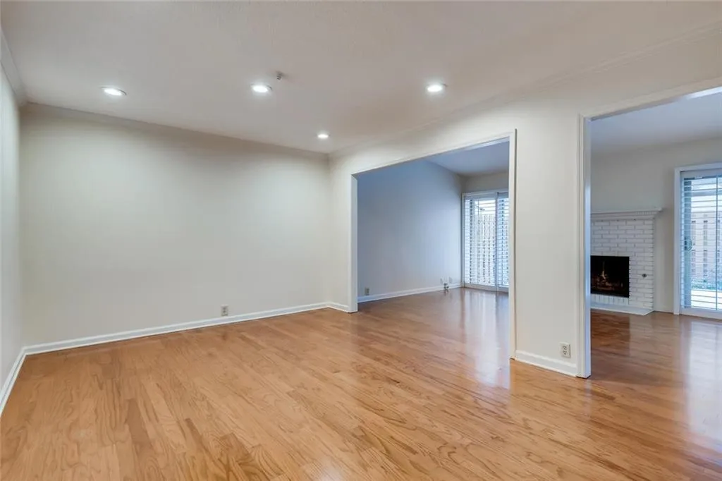 101 Dunwoody Chace, Sandy Springs, Georgia 30328, 3 Bedrooms Bedrooms, ,3 BathroomsBathrooms,Residential,Sold,101 Dunwoody Chace,6840639