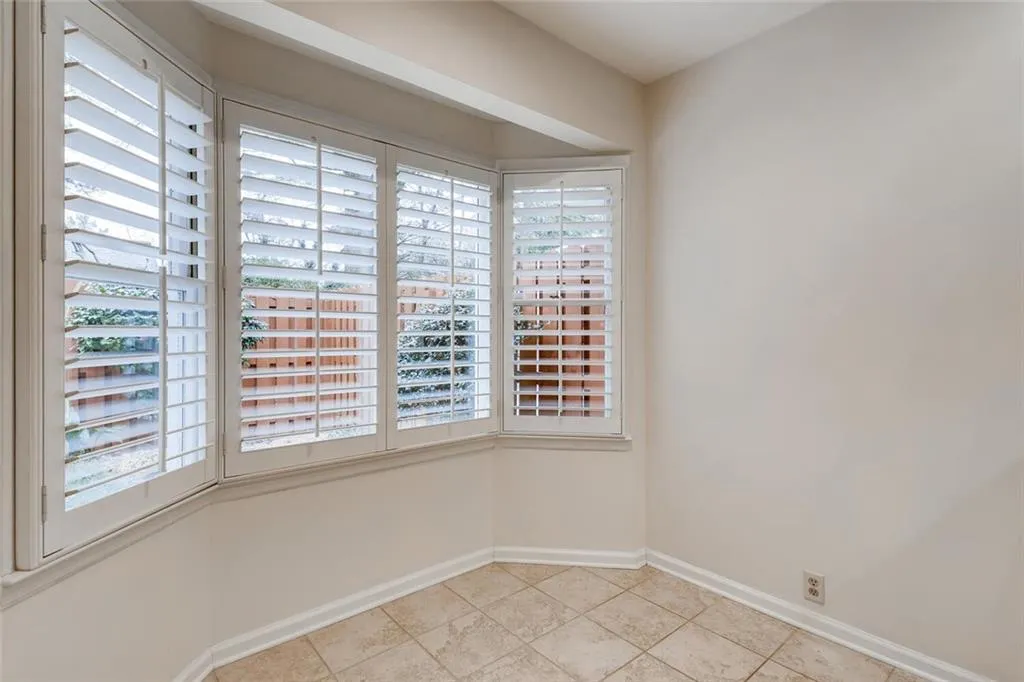 101 Dunwoody Chace, Sandy Springs, Georgia 30328, 3 Bedrooms Bedrooms, ,3 BathroomsBathrooms,Residential,Sold,101 Dunwoody Chace,6840639