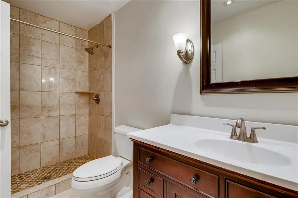 101 Dunwoody Chace, Sandy Springs, Georgia 30328, 3 Bedrooms Bedrooms, ,3 BathroomsBathrooms,Residential,Sold,101 Dunwoody Chace,6840639