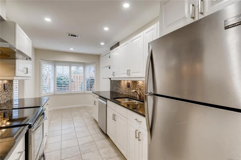 101 Dunwoody Chace, Sandy Springs, Georgia 30328, 3 Bedrooms Bedrooms, ,3 BathroomsBathrooms,Residential,Sold,101 Dunwoody Chace,6840639