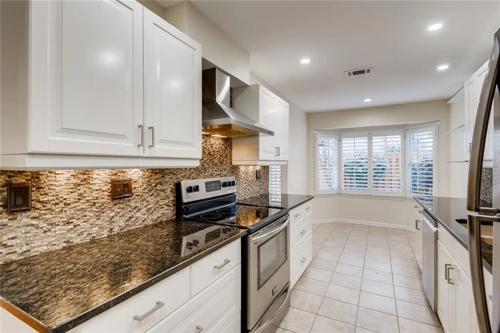 101 Dunwoody Chace, Sandy Springs, Georgia 30328, 3 Bedrooms Bedrooms, ,3 BathroomsBathrooms,Residential,Sold,101 Dunwoody Chace,6840639