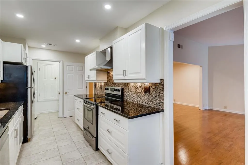 101 Dunwoody Chace, Sandy Springs, Georgia 30328, 3 Bedrooms Bedrooms, ,3 BathroomsBathrooms,Residential,Sold,101 Dunwoody Chace,6840639