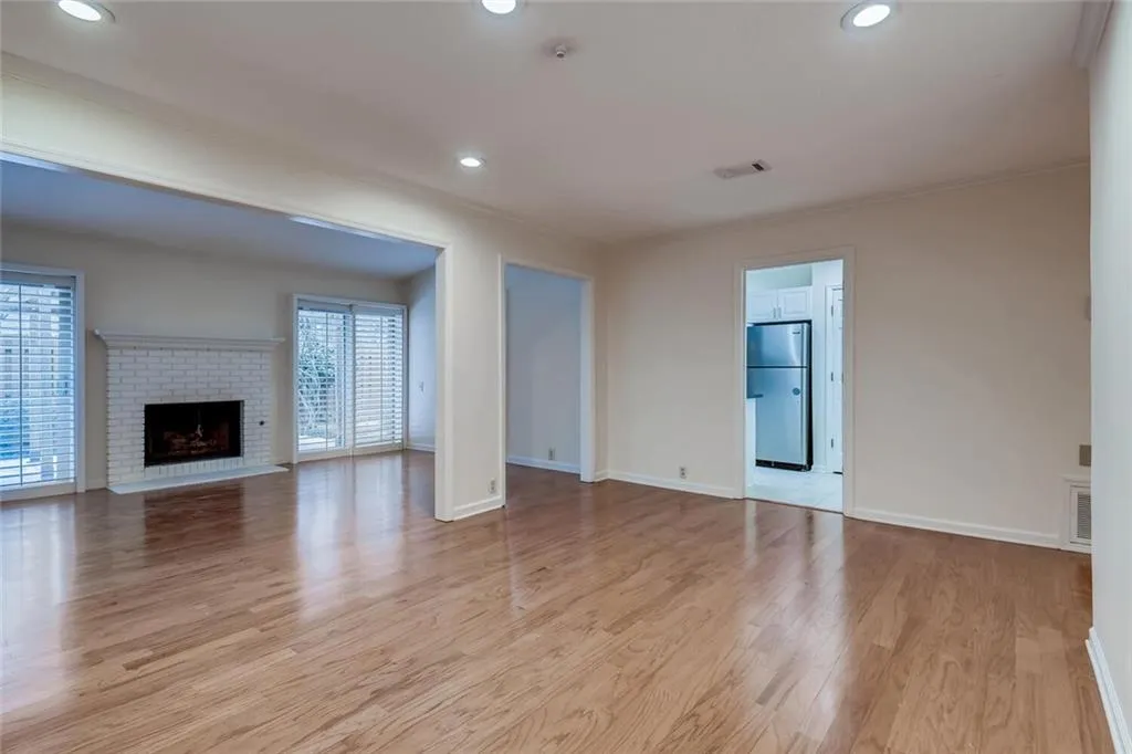 101 Dunwoody Chace, Sandy Springs, Georgia 30328, 3 Bedrooms Bedrooms, ,3 BathroomsBathrooms,Residential,Sold,101 Dunwoody Chace,6840639