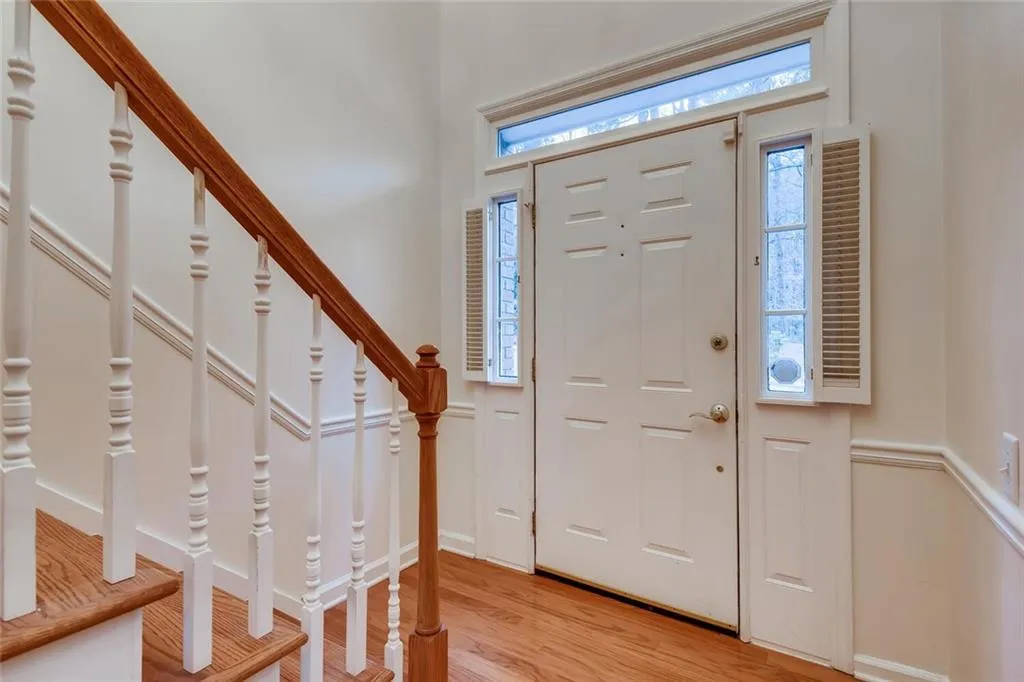 101 Dunwoody Chace, Sandy Springs, Georgia 30328, 3 Bedrooms Bedrooms, ,3 BathroomsBathrooms,Residential,Sold,101 Dunwoody Chace,6840639