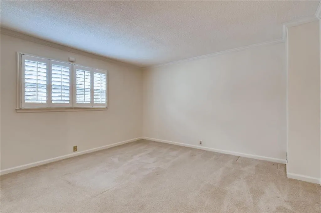 101 Dunwoody Chace, Sandy Springs, Georgia 30328, 3 Bedrooms Bedrooms, ,3 BathroomsBathrooms,Residential,Sold,101 Dunwoody Chace,6840639