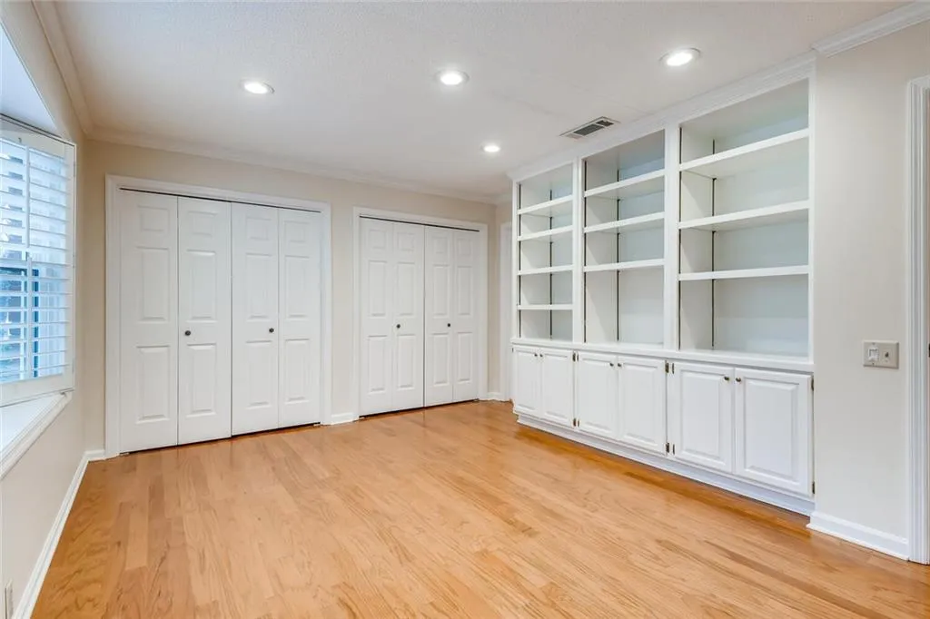 101 Dunwoody Chace, Sandy Springs, Georgia 30328, 3 Bedrooms Bedrooms, ,3 BathroomsBathrooms,Residential,Sold,101 Dunwoody Chace,6840639