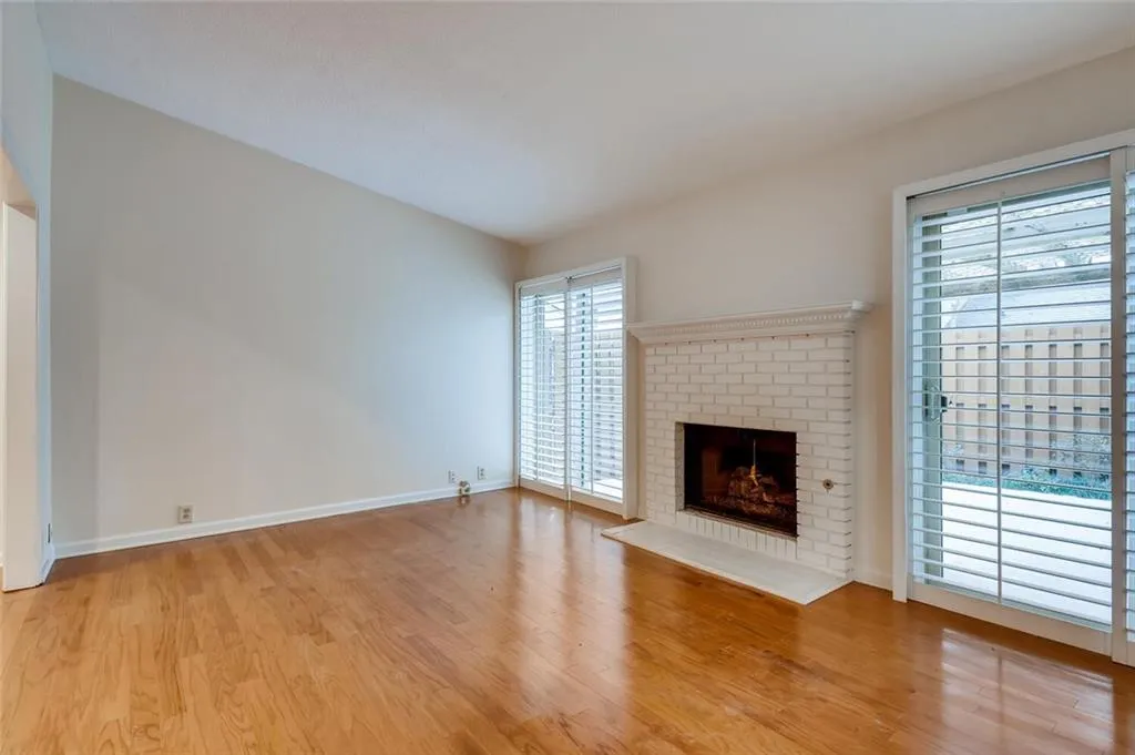 101 Dunwoody Chace, Sandy Springs, Georgia 30328, 3 Bedrooms Bedrooms, ,3 BathroomsBathrooms,Residential,Sold,101 Dunwoody Chace,6840639