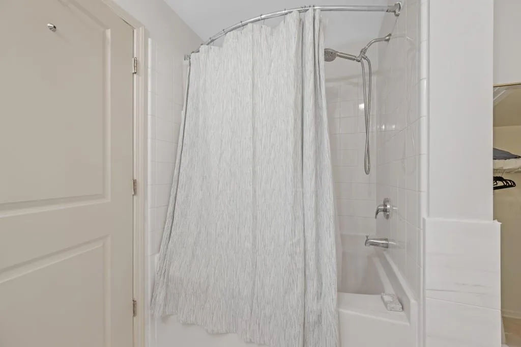 3040 Peachtree Road Nw Unit 211, Atlanta, Georgia 30305, 2 Bedrooms Bedrooms, 0 ,2 BathroomsBathrooms,Residential,For Sale,3040 Peachtree Road Nw Unit 211,7807837