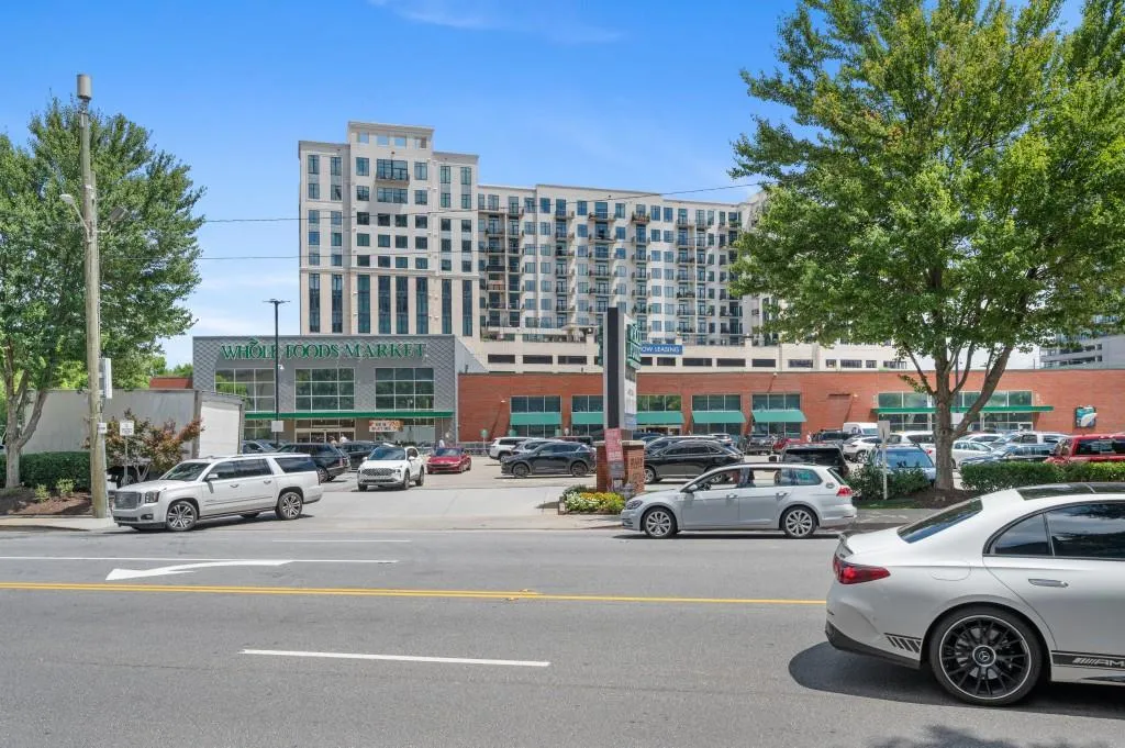 3040 Peachtree Road Nw Unit 211, Atlanta, Georgia 30305, 2 Bedrooms Bedrooms, 0 ,2 BathroomsBathrooms,Residential,For Sale,3040 Peachtree Road Nw Unit 211,7807837