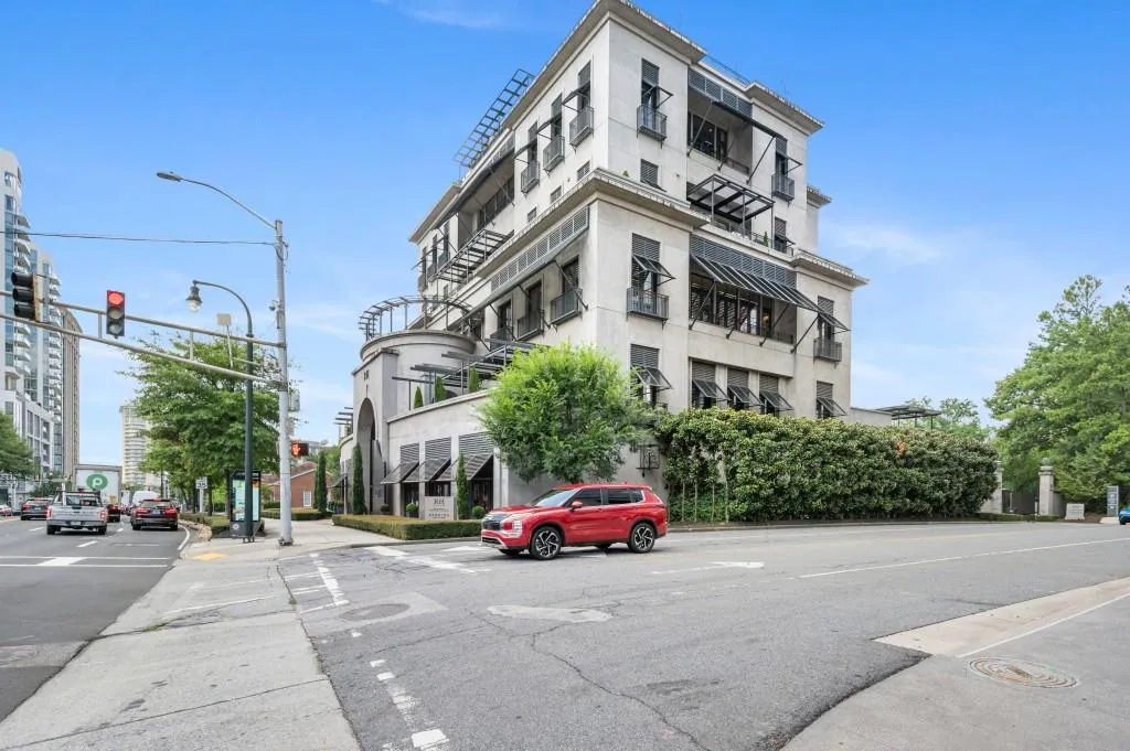 3040 Peachtree Road Nw Unit 211, Atlanta, Georgia 30305, 2 Bedrooms Bedrooms, 0 ,2 BathroomsBathrooms,Residential,For Sale,3040 Peachtree Road Nw Unit 211,7807837