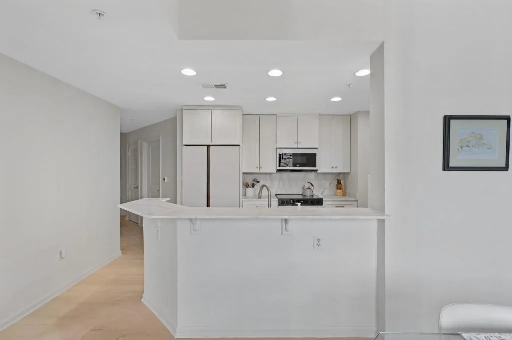 3040 Peachtree Road Nw Unit 211, Atlanta, Georgia 30305, 2 Bedrooms Bedrooms, 0 ,2 BathroomsBathrooms,Residential,For Sale,3040 Peachtree Road Nw Unit 211,7807837