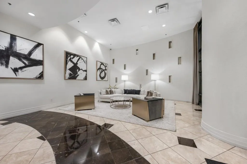 3040 Peachtree Road Nw Unit 211, Atlanta, Georgia 30305, 2 Bedrooms Bedrooms, 0 ,2 BathroomsBathrooms,Residential,For Sale,3040 Peachtree Road Nw Unit 211,7807837
