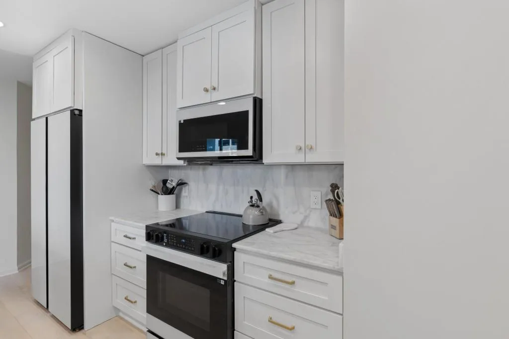 3040 Peachtree Road Nw Unit 211, Atlanta, Georgia 30305, 2 Bedrooms Bedrooms, 0 ,2 BathroomsBathrooms,Residential,For Sale,3040 Peachtree Road Nw Unit 211,7807837