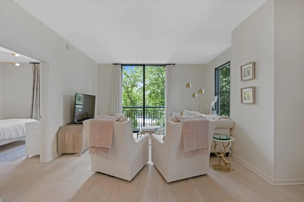 3040 Peachtree Road Nw Unit 211, Atlanta, Georgia 30305, 2 Bedrooms Bedrooms, 0 ,2 BathroomsBathrooms,Residential,For Sale,3040 Peachtree Road Nw Unit 211,7807837