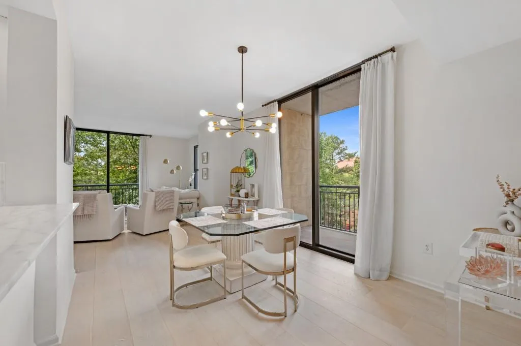 3040 Peachtree Road Nw Unit 211, Atlanta, Georgia 30305, 2 Bedrooms Bedrooms, 0 ,2 BathroomsBathrooms,Residential,For Sale,3040 Peachtree Road Nw Unit 211,7807837