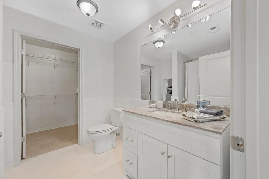 3040 Peachtree Road Nw Unit 211, Atlanta, Georgia 30305, 2 Bedrooms Bedrooms, 0 ,2 BathroomsBathrooms,Residential,For Sale,3040 Peachtree Road Nw Unit 211,7807837