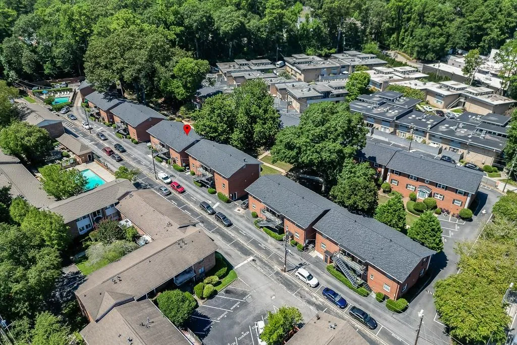 4282 Roswell Road Ne Unit D2, Atlanta, Georgia 30342, 2 Bedrooms Bedrooms, ,2 BathroomsBathrooms,Residential,For Sale,4282 Roswell Road Ne Unit D2,7668807 4282 Roswell Road Ne Unit D2, Atlanta, Georgia 30342, 2 Bedrooms Bedrooms, ,2 BathroomsBathrooms,Residential,For Sale,4282 Roswell Road Ne Unit D2,7668807