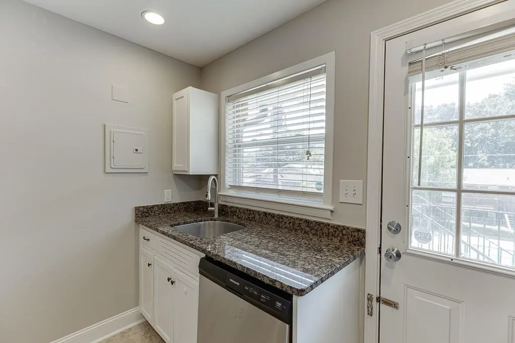 4282 Roswell Road Ne Unit D2, Atlanta, Georgia 30342, 2 Bedrooms Bedrooms, ,2 BathroomsBathrooms,Residential,For Sale,4282 Roswell Road Ne Unit D2,7668807 4282 Roswell Road Ne Unit D2, Atlanta, Georgia 30342, 2 Bedrooms Bedrooms, ,2 BathroomsBathrooms,Residential,For Sale,4282 Roswell Road Ne Unit D2,7668807