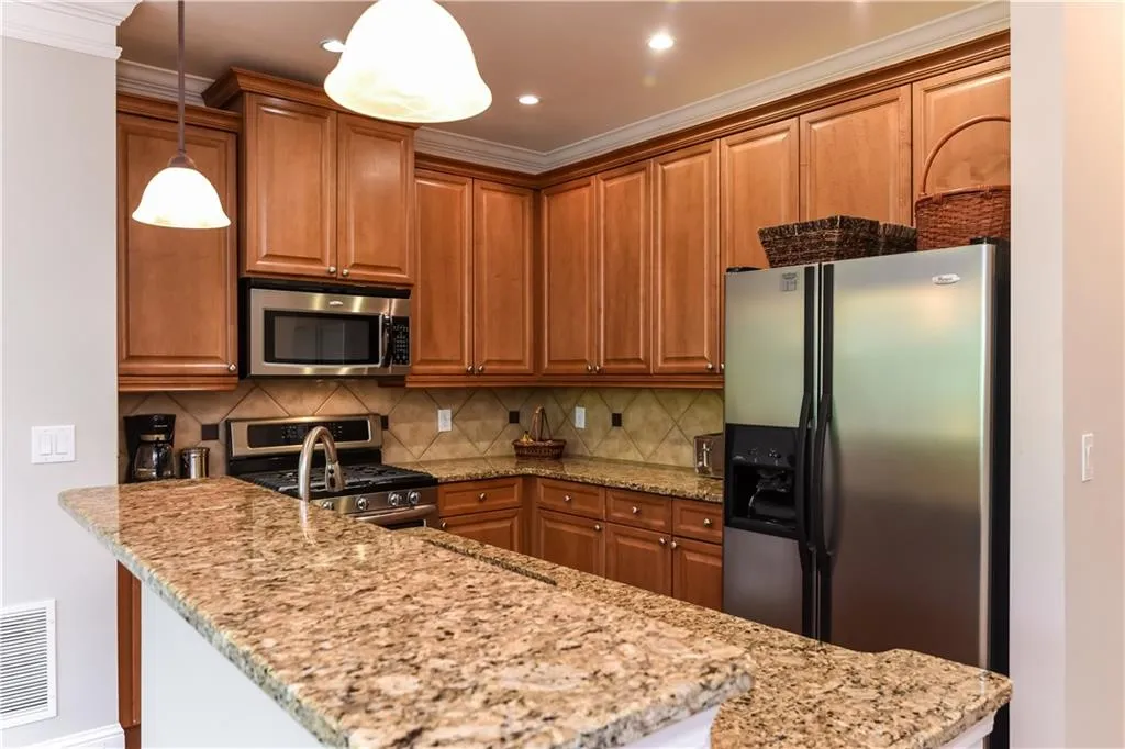 71 High Top Lane, Atlanta, Georgia 30328, 3 Bedrooms Bedrooms, ,3 BathroomsBathrooms,Residential,Sold,71 High Top Lane,5898085