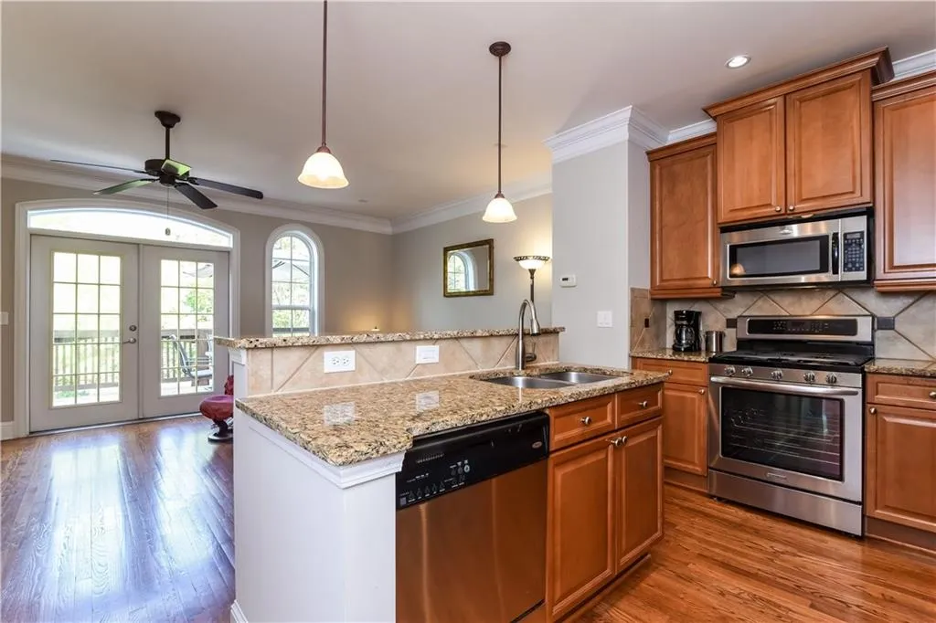 71 High Top Lane, Atlanta, Georgia 30328, 3 Bedrooms Bedrooms, ,3 BathroomsBathrooms,Residential,Sold,71 High Top Lane,5898085