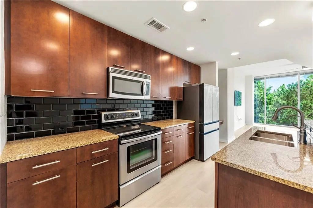 3300 Windy Ridge Parkway Se Unit 809, Atlanta, Georgia 30339, 2 Bedrooms Bedrooms, ,2 BathroomsBathrooms,Residential,For Sale,3300 Windy Ridge Parkway Se Unit 809,7594504