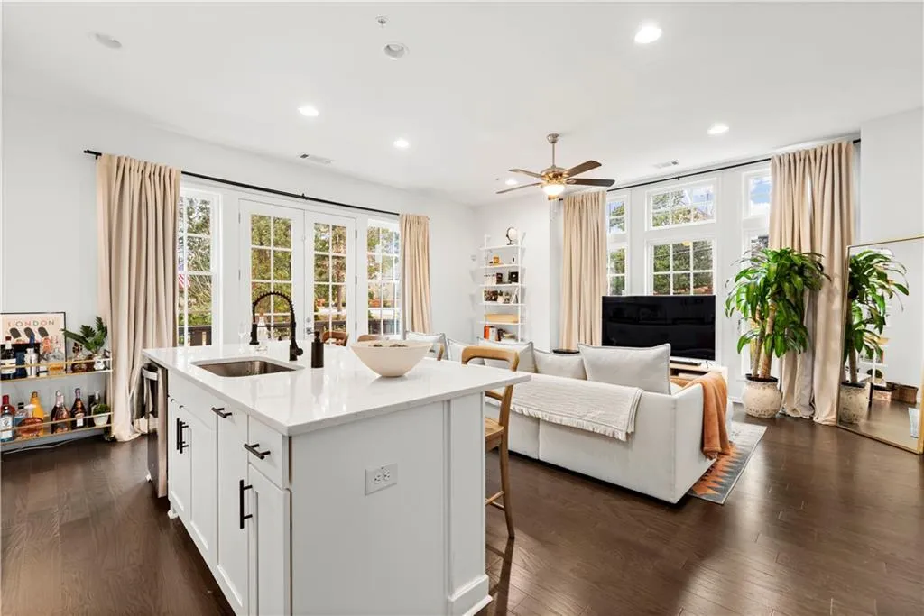 6602 Sterling Drive, Sandy Springs, Georgia 30328, 1 Bedroom Bedrooms, ,1 BathroomBathrooms,Residential,Sold,6602 Sterling Drive,7008608