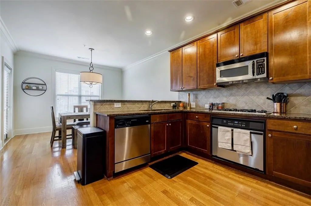 274 Le Gran Bend, Sandy Springs, Georgia 30328, 2 Bedrooms Bedrooms, ,2 BathroomsBathrooms,Residential,Sold,274 Le Gran Bend,7030812
