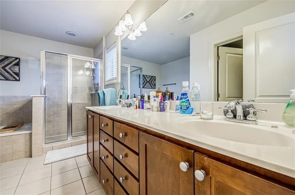 274 Le Gran Bend, Sandy Springs, Georgia 30328, 2 Bedrooms Bedrooms, ,2 BathroomsBathrooms,Residential,Sold,274 Le Gran Bend,7030812