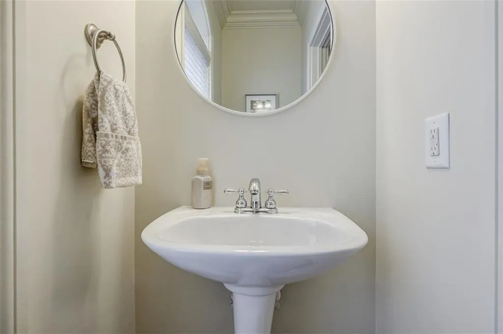 274 Le Gran Bend, Sandy Springs, Georgia 30328, 2 Bedrooms Bedrooms, ,2 BathroomsBathrooms,Residential,Sold,274 Le Gran Bend,7030812