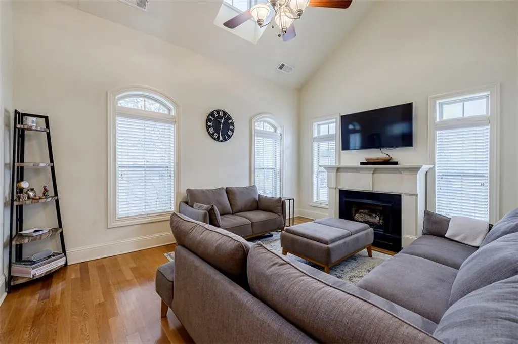 274 Le Gran Bend, Sandy Springs, Georgia 30328, 2 Bedrooms Bedrooms, ,2 BathroomsBathrooms,Residential,Sold,274 Le Gran Bend,7030812