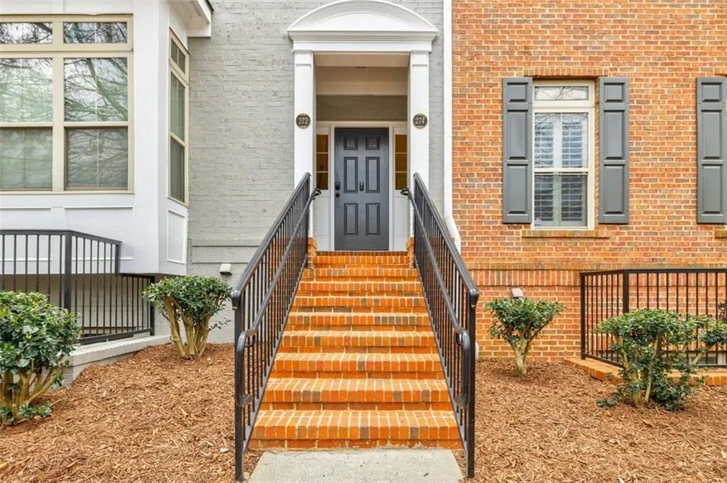 274 Le Gran Bend, Sandy Springs, Georgia 30328, 2 Bedrooms Bedrooms, ,2 BathroomsBathrooms,Residential,Sold,274 Le Gran Bend,7030812