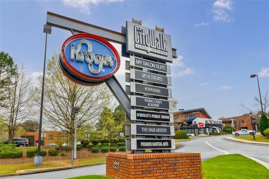 274 Le Gran Bend, Sandy Springs, Georgia 30328, 2 Bedrooms Bedrooms, ,2 BathroomsBathrooms,Residential,Sold,274 Le Gran Bend,7030812