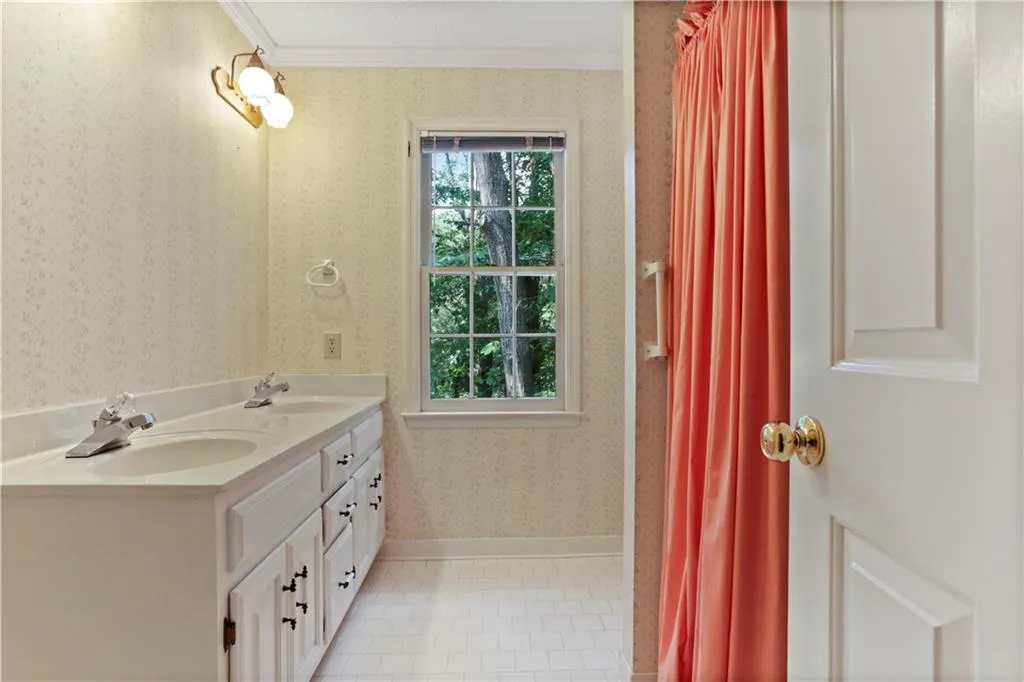 200 River Pass Trail, Sandy Springs, Georgia 30350, 5 Bedrooms Bedrooms, ,4 BathroomsBathrooms,Residential,Sold,200 River Pass Trail,6625268