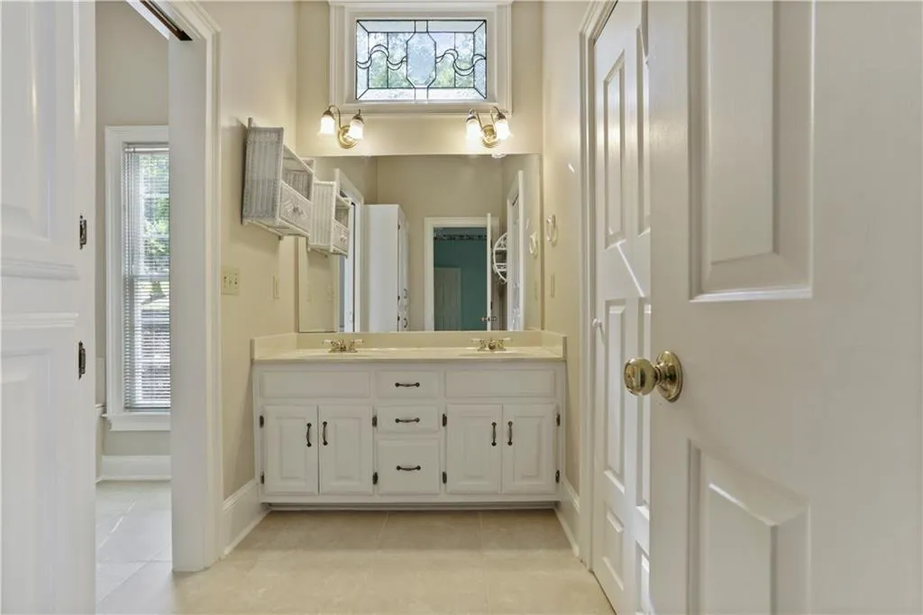 200 River Pass Trail, Sandy Springs, Georgia 30350, 5 Bedrooms Bedrooms, ,4 BathroomsBathrooms,Residential,Sold,200 River Pass Trail,6625268