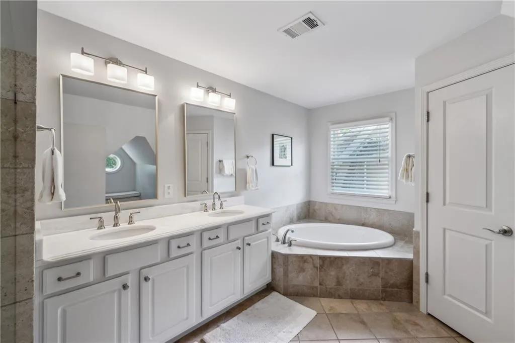 2874 Elliott Circle Ne, Atlanta, Georgia 30305, 3 Bedrooms Bedrooms, ,3 BathroomsBathrooms,Residential,For Sale,2874 Elliott Circle Ne,7623465