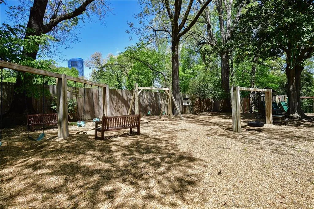 2874 Elliott Circle Ne, Atlanta, Georgia 30305, 3 Bedrooms Bedrooms, ,3 BathroomsBathrooms,Residential,For Sale,2874 Elliott Circle Ne,7623465