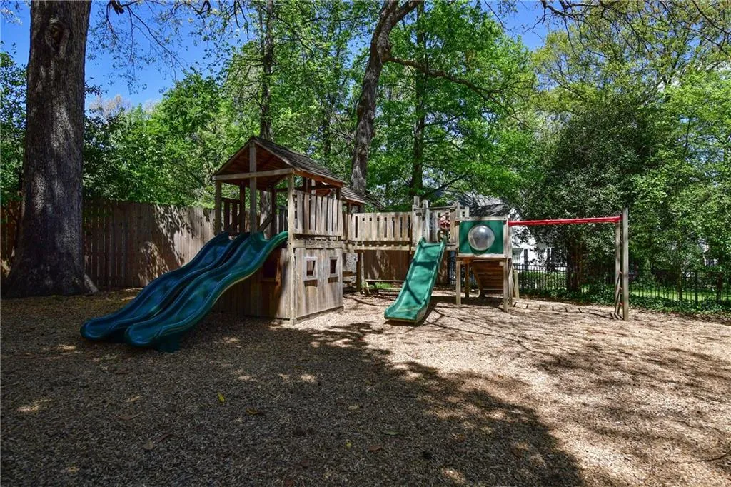 2874 Elliott Circle Ne, Atlanta, Georgia 30305, 3 Bedrooms Bedrooms, ,3 BathroomsBathrooms,Residential,For Sale,2874 Elliott Circle Ne,7623465