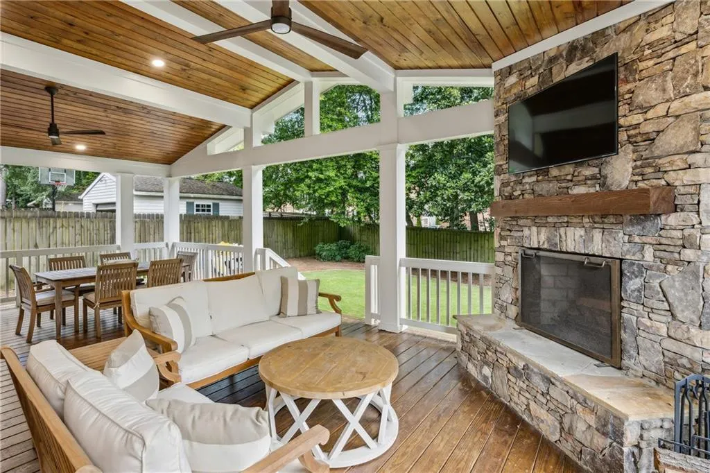 2874 Elliott Circle Ne, Atlanta, Georgia 30305, 3 Bedrooms Bedrooms, ,3 BathroomsBathrooms,Residential,For Sale,2874 Elliott Circle Ne,7623465