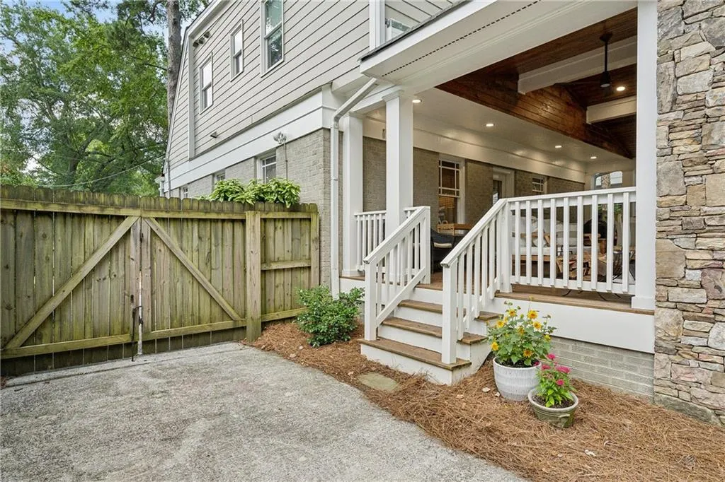 2874 Elliott Circle Ne, Atlanta, Georgia 30305, 3 Bedrooms Bedrooms, ,3 BathroomsBathrooms,Residential,For Sale,2874 Elliott Circle Ne,7623465