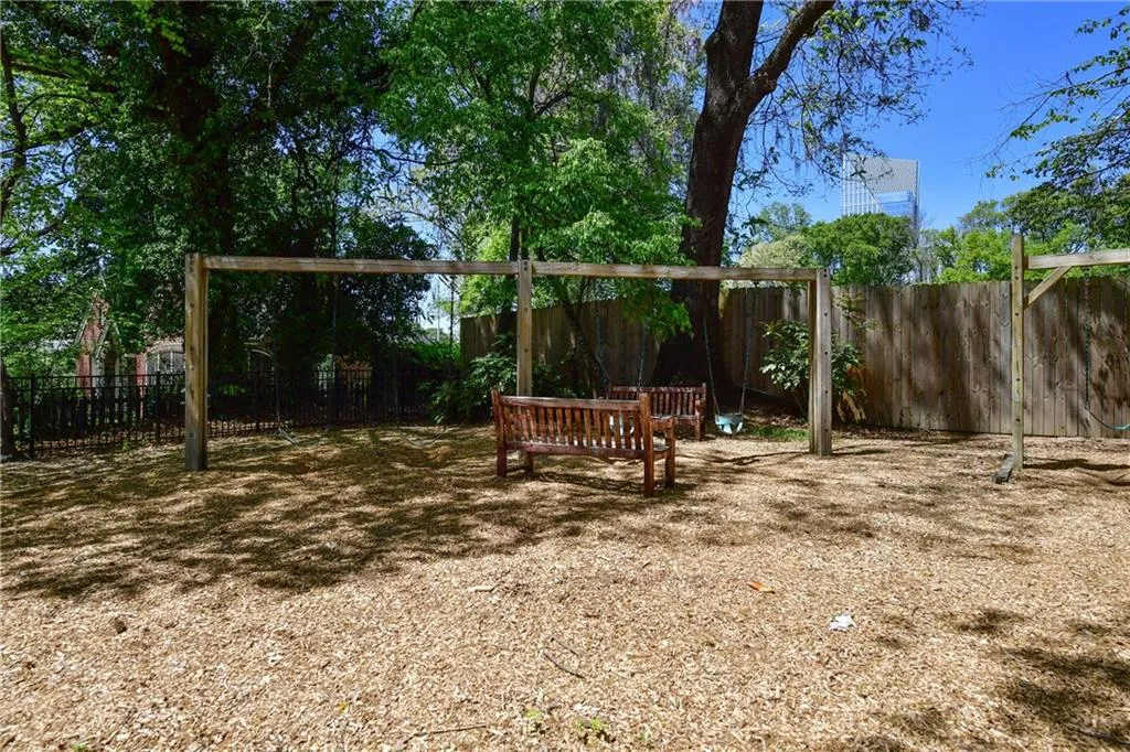 2874 Elliott Circle Ne, Atlanta, Georgia 30305, 3 Bedrooms Bedrooms, ,3 BathroomsBathrooms,Residential,For Sale,2874 Elliott Circle Ne,7623465